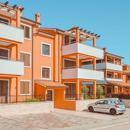 Apartment Dertil Premantura Buitenkant foto